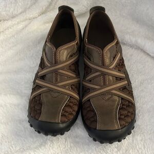 Privo Slip on Sneakers Shoes Brown. Walking Low Top Quilted 9M